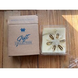 Avon 1997 Gift Collection Shimmering Snowflake Glass 22K Gold Trim Ornament